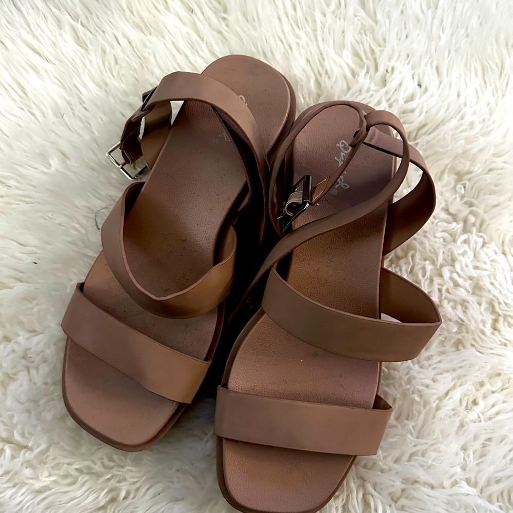 Size 10 - Women shoes - only tried on